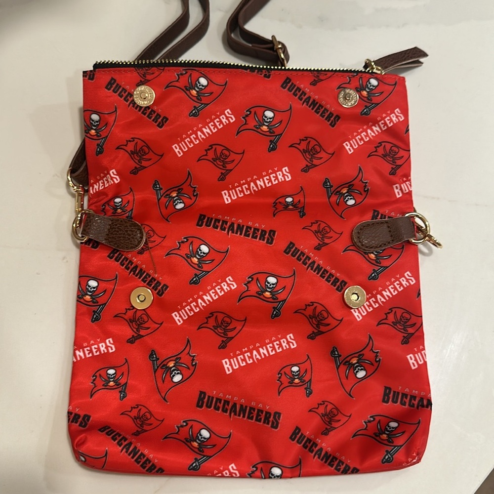 Tampa Bay Buccaneers Red Crossbody Bag. New. - Picture 3 of 4